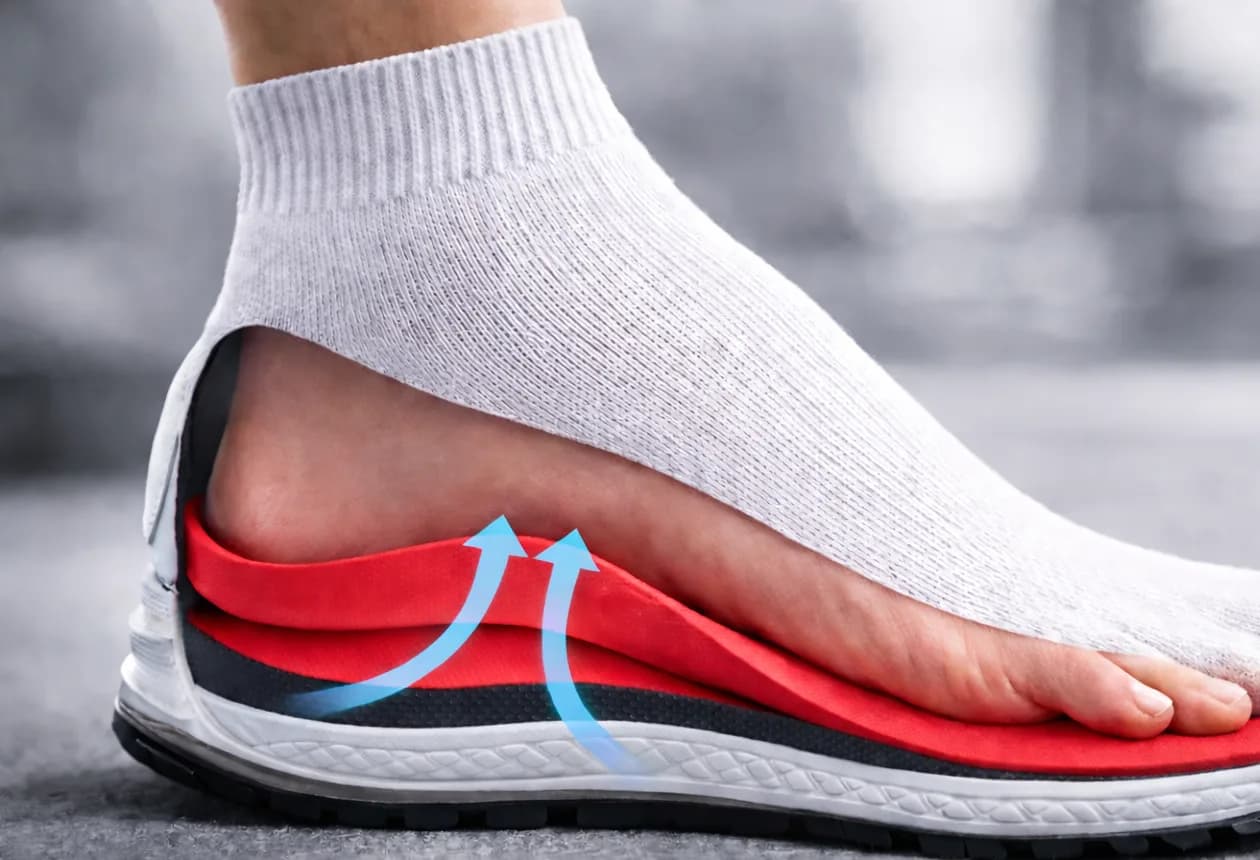 Несколько моделей ортопедических стелек крупным планом